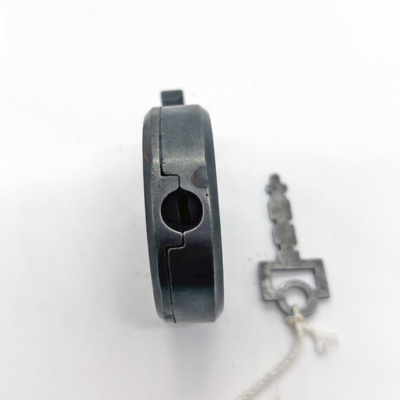 Antique Fraim Empire cast iron pancake lock with key circa 1900-1920 Vintage - Picture 3 of 5